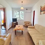 Apartment Georgina - Biro Tours Nr 60 *